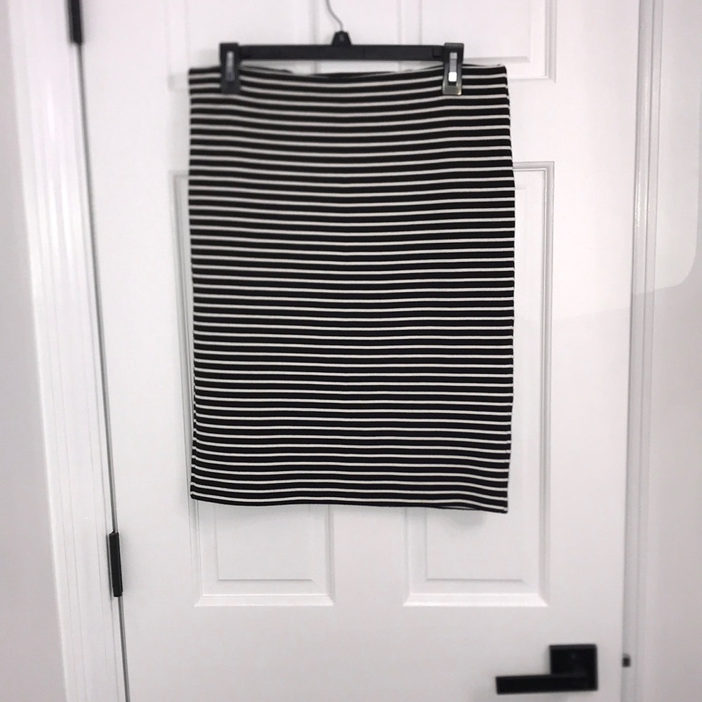 NWOT LOFT Black+White Striped Women Skirt (Size: M)